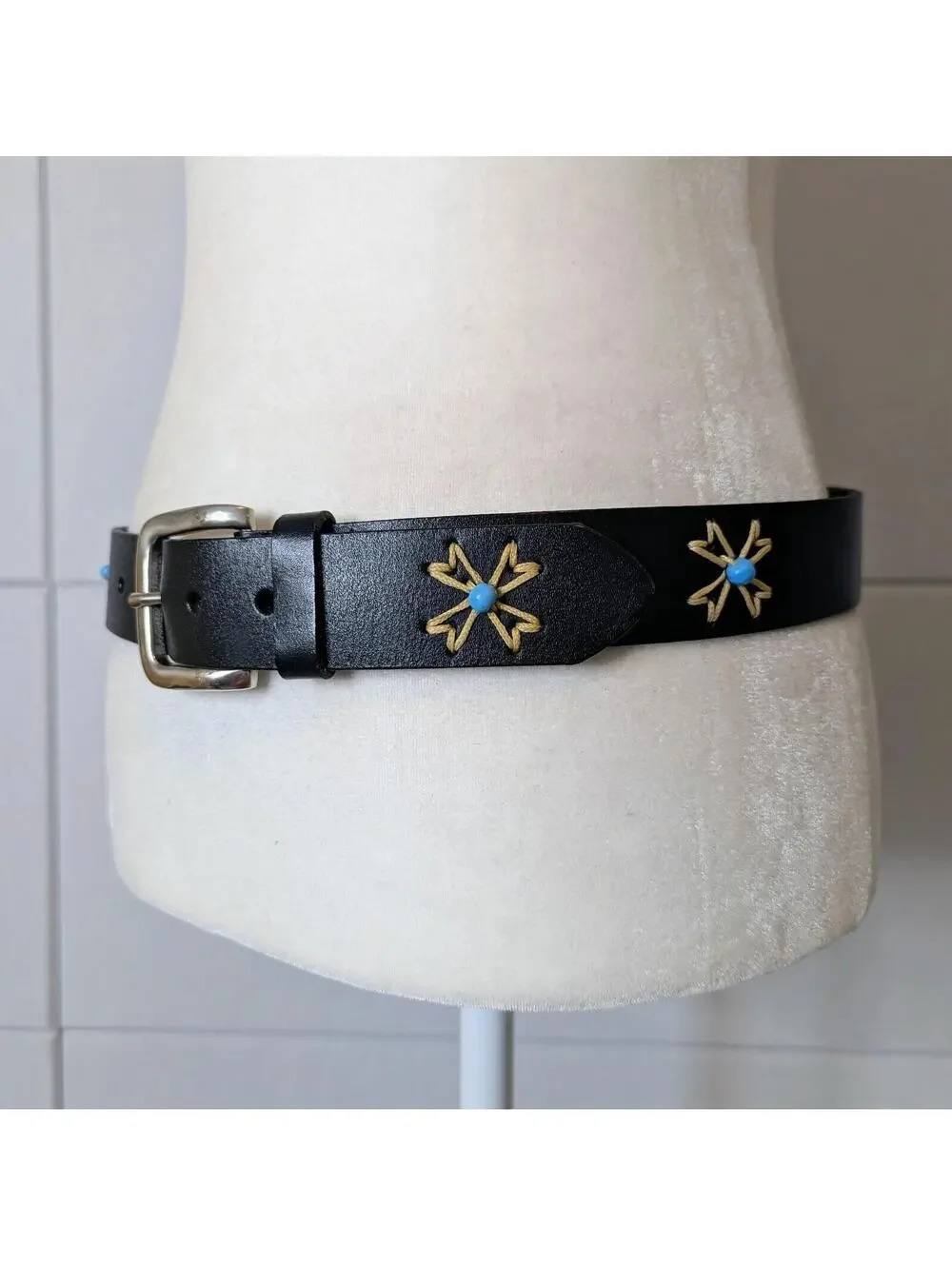 Vintage y2k leather floral stitch & beaded belt - size XL